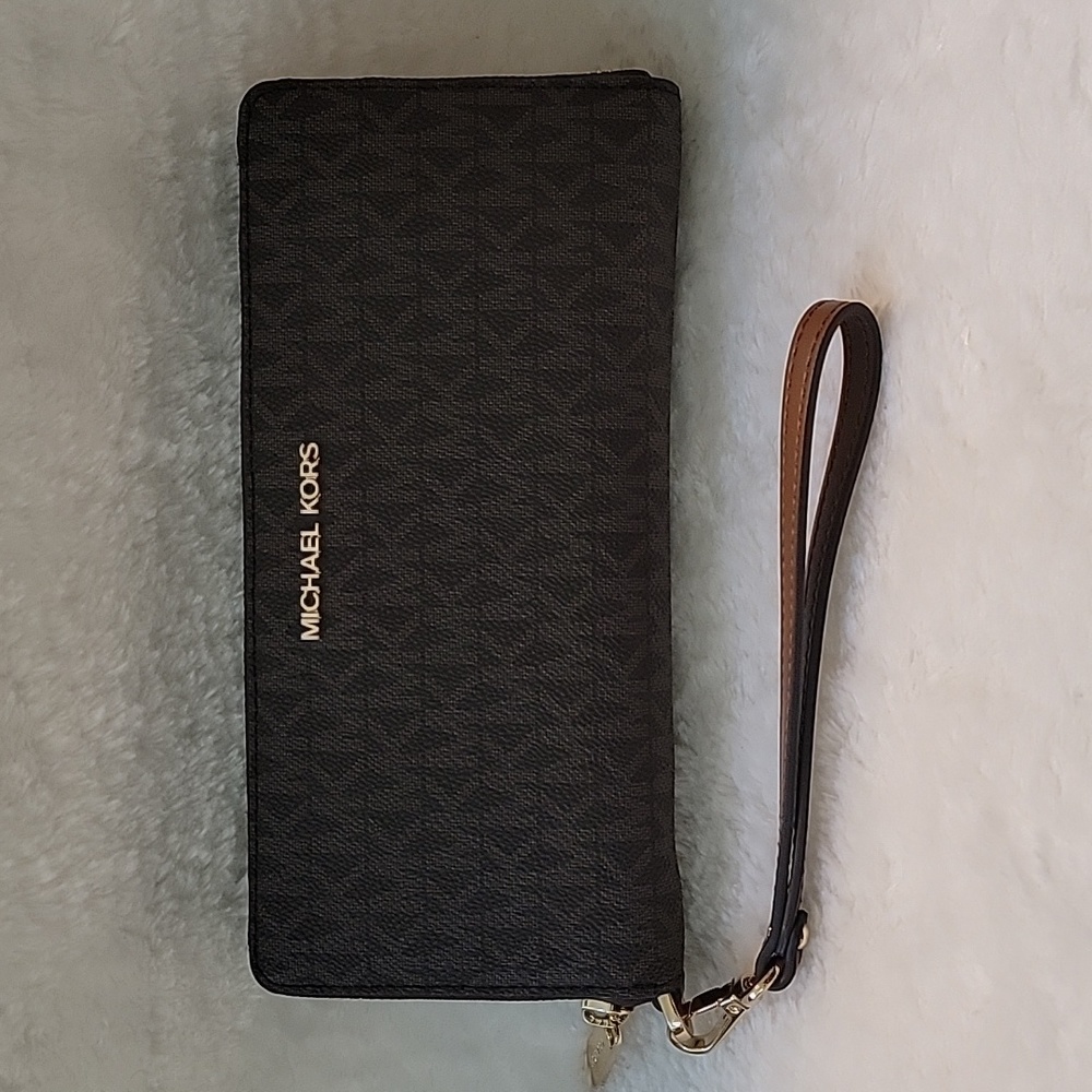 Michael Kors Continental Wallet
